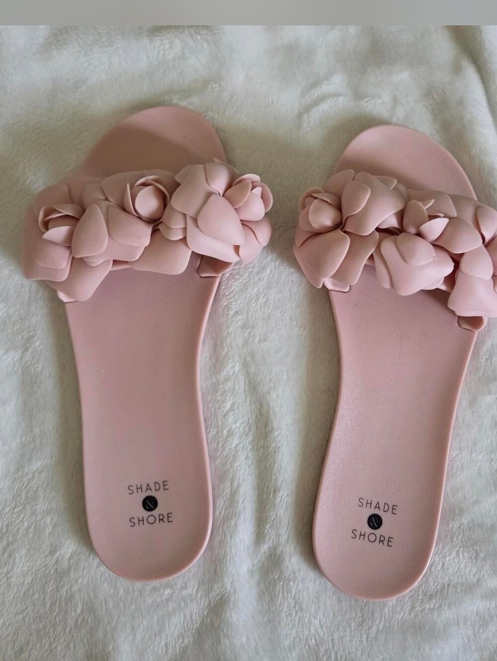 Shade and Shore pink slides with rosette details Size 7